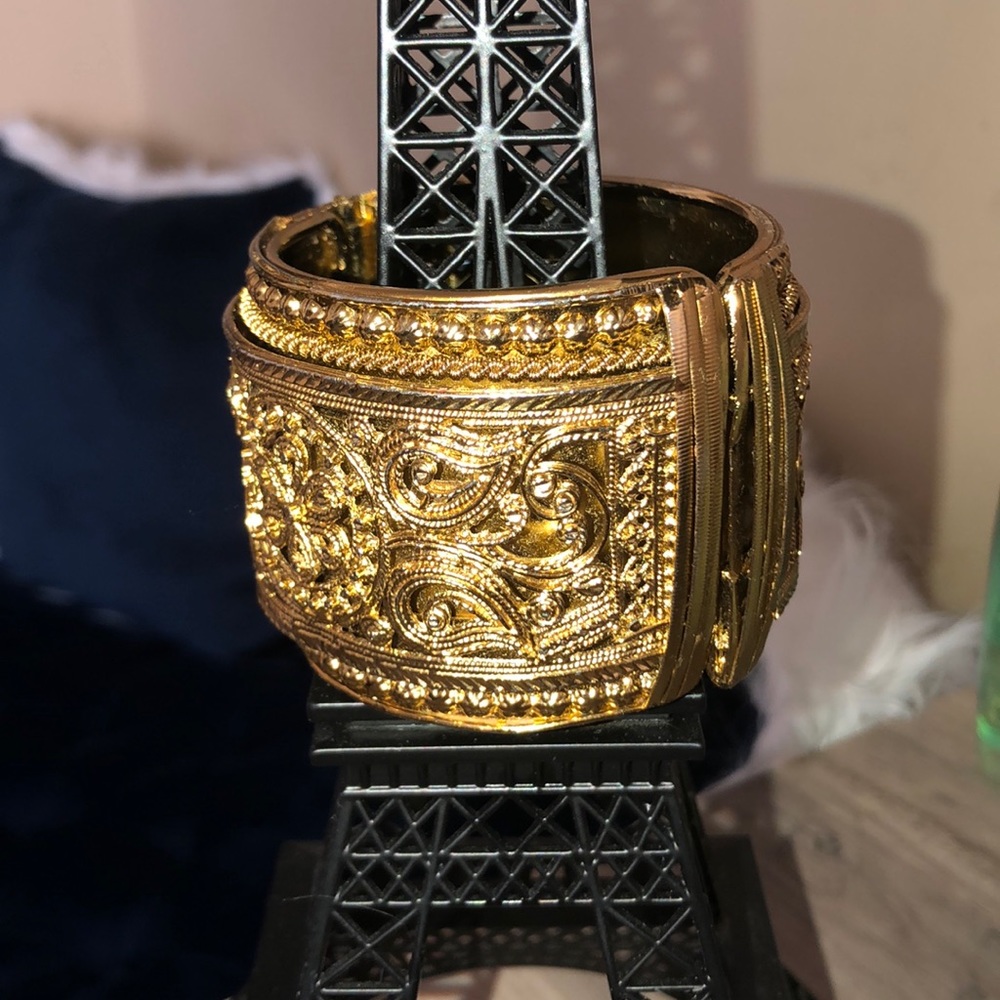 Beautiful gold cuff